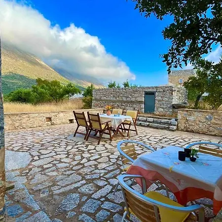 Kardiani Traditional Tower House In Mani Ano Gardenitsa